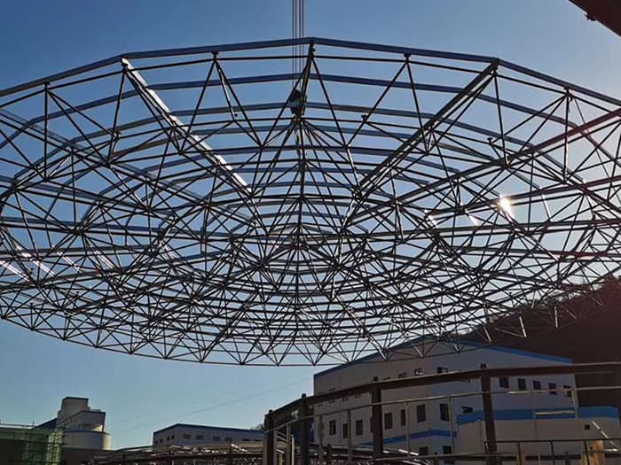 岳阳螺栓球网架工程施工现场